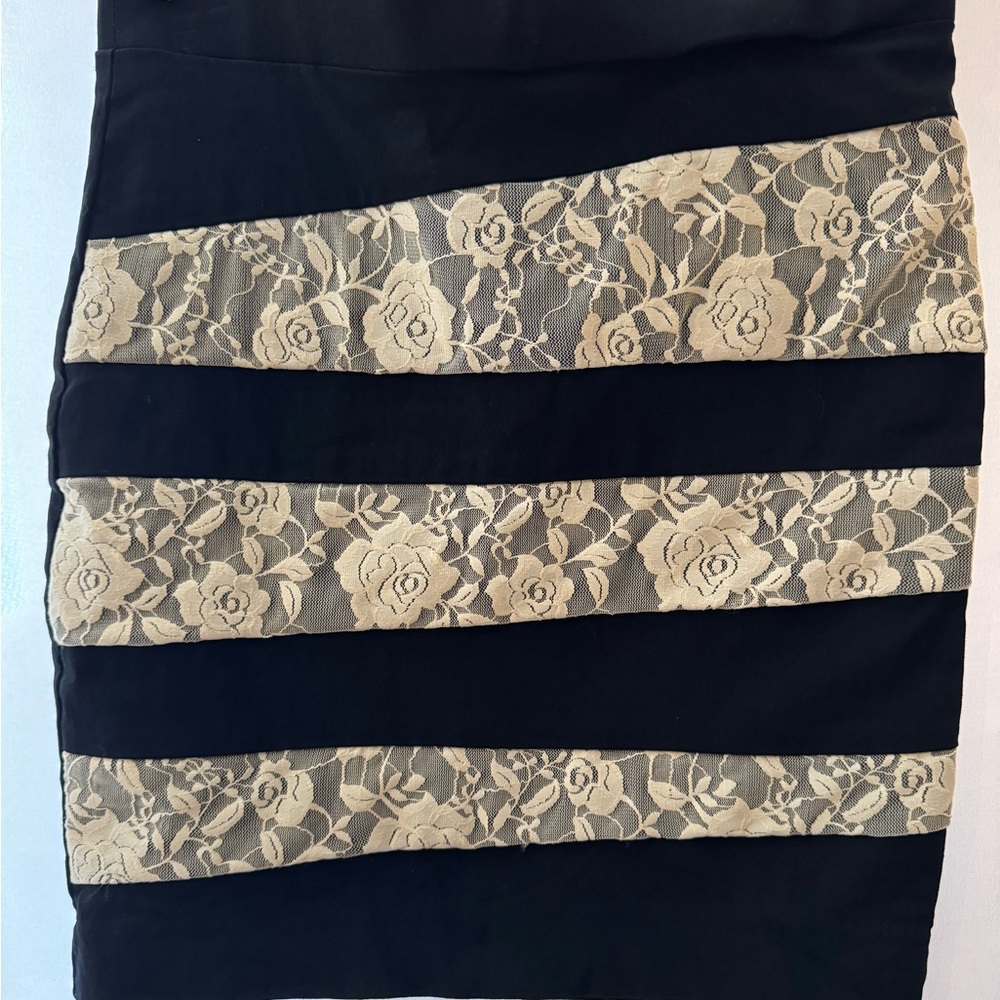 Like New Heart Crush black and cream lace skirt  4/16$